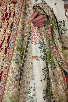 Suffuse By Sana Yasir, Pakistani Culture, Raw Silk Lehenga, Bridal Applique, Traditional Indian Dress, Indian Bridal Outfits, Silk Lehenga