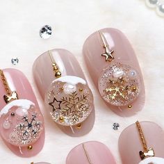 Christmas 3d Nail Art Designs, Christmas 3d Nail Art, Korean Nails Christmas, Christmas 3d Nails, Japanese Christmas Nails, Snowglobe Nails, Japanese Nail Art Elegant, Christmas Nails 2024, Christmas Nails 3d