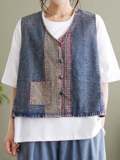 BLOUSE Denim Garments, Denim Waistcoat, Patchwork Clothes, Denim T Shirt, Vintage Patchwork, Jeans Diy, Denim Cotton, Refashion Clothes, Art Clothes