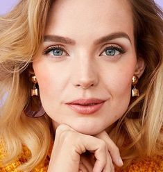 Natural makeup look! Unfussy beauty that’s effortlessly flawless! Get your natural glow here in these easy steps! Connect here for this step-by-step makeup tutorial! #makeuplookfall2020#marykay#naturalmakeuplook#makeuproutine#mymklife#makeupartistlooks#beautyroutine No Makeup Makeup Look, Mary Kay Eyes, No Makeup Makeup, Natural Makeup Look