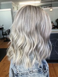 Bright Blonde Balayage, Blonde Bright, Ashy Blonde Hair, Haircolor Ideas, Blonde Platinum, Bright Blonde Hair, Dark Curly Hair, Ashy Blonde, Hair Blond