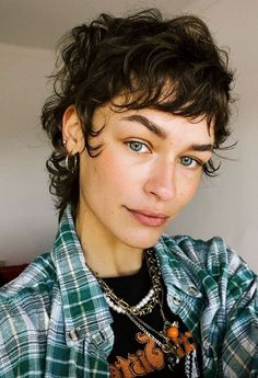 Curly Shag Haircut, Really Short Hair, Naturally Curly Hair, Hair Inspiration Short, Short Curly Haircuts, Curly Hair Women, Hair Shows