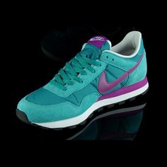 A Classic Nike Running Style Offered In A New And Bright Guise Is The Air Pegasus Gx. Originally Hitting The Sneaker Stage Back In 1985, The Simple Profile Of The Shoe Comes In Two Loud Colorways As It Combines Nylon And Suede Over Radiant Emerald/Plum. New In Box Dunk Low Back In 1985, Simple Profile, Running Style, Running Fashion, Dunk Low, Nike Running, Nike Sportswear, New Woman, Blue Purple