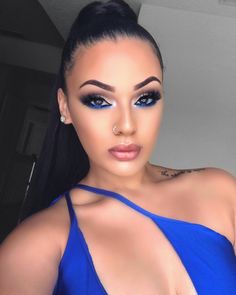 Blue Eyeshadow For Brown Eyes, Red Eyeshadow Look, Makeup Cantik, Blue Eyeshadow Looks, Party Make-up, Blue Makeup Looks, Makeup Tip, Eyeshadow For Brown Eyes, Smink Inspiration