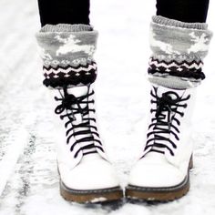 White Doc Martin Outfits, White Boots Outfit, White Combat Boots, Doc Martens Style, Doc Martens Outfit, Modest Casual Outfits, Swag Style