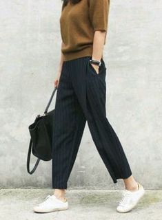 Minimal Stil, Work Outfits Frauen, Fashion Minimal, Minimalist Fashion Women, Mode Chanel, Paris Mode, Minimal Outfit, Casual Work Outfits