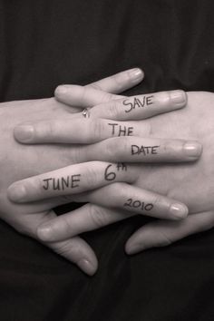 two hands with the words save the dates in spanish on them and one hand holding another