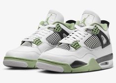 Jordan 4 Retro Seafoam, Pink Jordans, Jordan 4’s, Nike Air Jordan 4, Jordan Sneaker, Jordan 4s, Jordan Shoes Retro, All Nike Shoes, Sneakers Vans