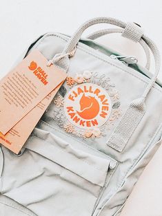 Pretty Backpacks, Beach Wall Collage, Aesthetic Backpack, Peach Aesthetic, Preppy Wallpaper, Cute Backpacks, Aesthetic Images, Aesthetic Collage, Cute Bags