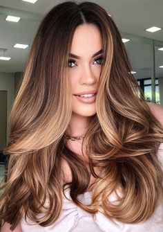 Cute Blonde Hair, Caramel Blonde Hair, Warm Balayage, Rambut Brunette, Blonde Balayage Highlights, Blond Balayage, Layered Hairstyles, Haircut Styles, Beautiful Hair Color