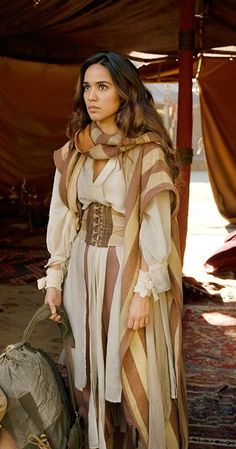 Desert Costume Woman, Desert Inspired Fantasy Outfits, Desert Costume Design, Medieval Desert Clothing, Traditional Desert Clothing, Desert Clothing Women, The Magicians Outfits, Desert Fantasy Clothing, Margo The Magicians