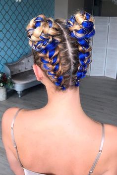 Спонж Beauty Blender, Festival Hair Braids, Color Extensions, Dutch Braid Hairstyles, Rave Hair, Dutch Braids, Colored Braids, French Braid Hairstyles