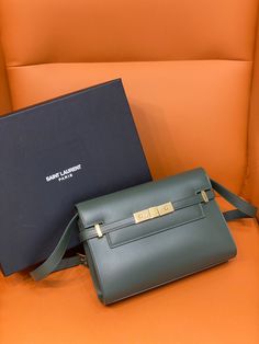 Description S.L Manhattan Small Shoulder Bag Dark Green For Women 9.4in/24cm YSL Rep 1:1 Size: 24 x 17.5 x 6 cm / 9.4 x 6.9 x 2.4 inches (Length x height x width) Manhattan shoulder bag with small flap on top, featuring compression tabs on the sides and an adjustable and detachable shoulder strap. Strap drop: 24 cm Bronze-toned metal hardware Magnetic clip buckle compression closure Interior: one main compartment, one flat pocket Includes box, dust bag. This product is of the best quality. Bag Dark, Yves Saint Laurent Bags, Saint Laurent Bag, Evening Clutch Bag, Small Shoulder Bag, Metal Hardware, Ysl Bag, Evening Bags, Mini Bag