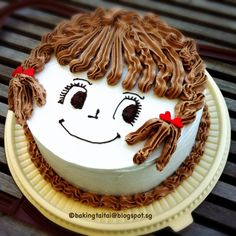 Baking Taitai 烘焙太太: My first attempt of piping a doll face birthday cake 第一次做洋娃娃脸裱花蛋糕 Cake Designs For Girl, Cake Designs For Kids, Doll Birthday Cake, Chocolate Cake Designs, Decor Cake