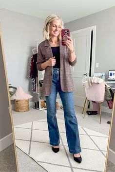 Casual workwear outfit with jeans! Teacher Capsule Wardrobe, Fall Work Outfit, Preschool Teacher Outfits, Outfit With Jeans, Casual Workwear, Teacher Outfit, Fall Outfits For Work, Teacher Style, Workwear Fashion