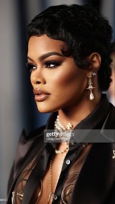 Teyana Taylor Short Hair, 90s Short Hairstyles, Women Pixie Cut, Sultry Makeup, Hairstyles For Black Hair, Short Hair Images, Iconic Looks, Cute Short Haircuts, Short Hair Pixie Cuts