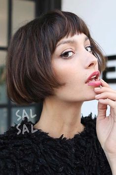 Pageboy Hairstyle, Pageboy Haircut, Modern Bob Hairstyles, Blonde Bob Haircut, Short Brown Hair