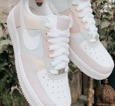 Kasut Pengantin, Dr Shoes, Trendy Shoes Sneakers, White Nike Shoes, Nike Shoes Girls, Nike Fashion Shoes, Preppy Shoes, Jordan Shoes Girls, All Nike Shoes