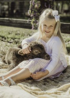 Waverly georgia family photographer, The Living Lenz, mini cow sessions at Incacheetoo Plantation Mini Cows, Mini Session Ideas, Petting Zoo, Georgia Wedding, Mini Session, Zoo Animals