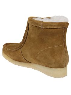 Beige ankle boot, soft interior, highly stitching.Platform 1,6 in / 4 cm