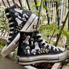 Wedding Sneakers For Bride, Sneakers Wedding, Bride Personalized, Bridal Sneakers, Embroidered Converse, Cute Converse, Wedding Sneakers, Dr Shoes, Custom Converse