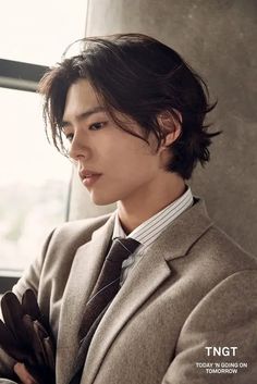 Long Asian Men Hairstyles, Korean Long Hair, Academia Hairstyle, Layered Pixie Cut, Hairstyles Male, Hair References, Androgynous Hair