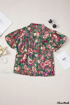 Olivia Mark - Paisley Blouse with Short Bubble Sleeves and Elegant Green V-Neck Design Paisley Color, Paisley Fashion, Chic Pattern, Bubble Sleeve, Blouse Material, Boutique Tops, Puff Sleeve Blouse, Green Tops, Green Blouse