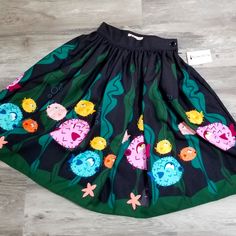 Super Cute Skirt Nwt Size Small Never Worn Received As A Gift (These Hips Don't Lie, I've Never Been Able To Wear A Size Small) The Print Is Vibrant And Unspeakably Cute! All That To Say, It's Never Been Worn Please Give This Adorb Skirt A Loving Home Fish Skirt, Box Skirt, Green Skater Skirt, Hips Don't Lie, Fish Color, White Jean Skirt, Off White Belt, Hi Low Skirts, Crochet Midi