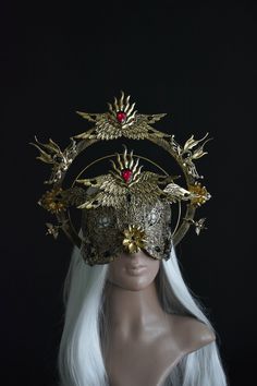 Set of Two Piece Ikaros Halo Crown and Blind Mask. In the mask you can see through the ornaments and move around safely. This set is adorned with exquisite ornaments that evoke the ethereal imagery of wings and sunbeams, woven seamlessly into its design. At its zenith, the crown boasts a triumphant centerpiece of wings unfurled, each feather meticulously etched and defined, capturing the essence of flight and freedom.  The set is available in different colors (see last photo). The crown and blin Deer Mask Masquerade, Eye Covering Mask, Half Face Mask Design, Halo Design Angel, Winged Headpiece, Cool Mask Designs, Half Mask Design, Sun Halo Crown, Masquerade Mask Full Face