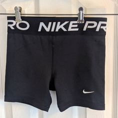 Kids Nike Medium Black Stretch Shorts Smoke Free Home Nwt Happy To Consider All Offers! Smoke Free Home Have A Lovely Day Girls Tennis Skirt, Nike Skort, Nike Tennis Skirt, Nike Tempo Shorts, Black Nike Shorts, Blue Skort, Winter Outfits For School, Athletic Skirt, Have A Lovely Day