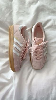 #adidas #pink #pinterest #virtualstylist Light Pink Adidas Gazelle, Light Pink Gazelle, Pink Gazzels, Pink Spezial Adidas, Summer Shoes 2024, Adidas Pink Shoes, Adidas Shoes Pink, Pink Sambas, Pink Adidas Gazelle