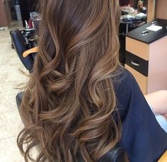 Secrєts Of Bαrbiℯ Rambut Brunette, Peekaboo Highlights, Colored Hair Tips, Brown Hair Inspo, Hot Hair Colors, Hair Color Light Brown, Brown Hair Balayage, Long Brown Hair