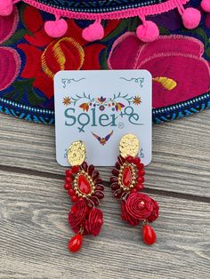 These beautiful Artisanal earrings are hand made with beads and the flowers are palm leaf. They are the perfect accessory and pop of color for your outfit! These earrings are made in Mexico by Mexican Artisans with love for you to look gorgeous. More options available here: https://www.etsy.com/es/listing/1042983385/aretes-mexicanos-florales-de-palma?ref=listing_published_alert Mexican Accessories, Traditional Mexican Dress, Colorful Headbands, Mexican Hat, Embroidered Belt, Mexican Jewelry, Traditional Earrings, Mexican Dresses, Floral Embroidered Dress