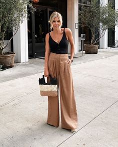 Wide Leg Linen Pants Outfit, Wide Leg Pants Outfit Summer, Wide Leg Pants Outfit Casual, Linen Pants Outfit Summer, Wide Pants Outfit, Wide Linen Pants, Wander Outfit, Brown Linen Pants, Wide Leg Trousers Outfit