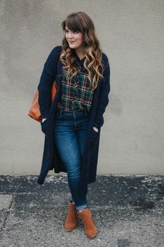 Navy Cardigan Outfit, Women Boyfriend Jeans, Plaid Shirt Outfits, Cardigan Outfit, Coffee Run, Boating Outfit, Navy Cardigan, Cardigan Outfits