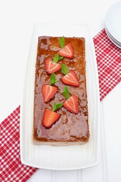 Strawberry Flan Spanish Flan Recipe, Spanish Flan, Flan Pan, Homemade Recipes Dessert, Homemade Dessert, Strawberry Flavor, Caramel Topping