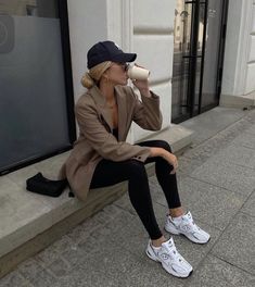 Sporty Chic Outfits, Shoes Names, Footwear Fashion, Beige Outfit, Stil Elegant