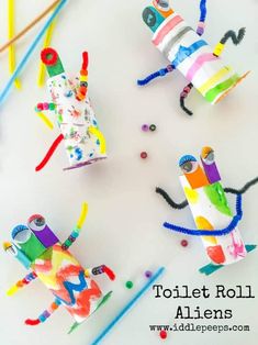 toilet roll alien craft for kids to make with construction paper and colored pencils on the table