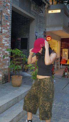 Leopard print jorts red hat black tank summer steet style fashion outfit fit Cheetah Print Outfits, Leopard Outfit, Steet Style, Leopard Outfits, Pookie Wookie, Red Hat, Red Hats, Fit Inspo, Black Tank