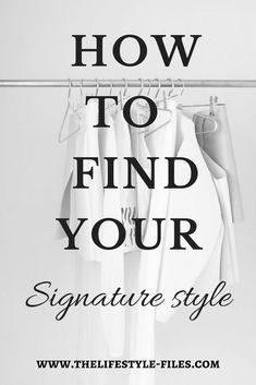 A style uniform is the epitome of chic and effortless personal style. 10 pro tips on how you can create your own signature style uniform. Minimal Stil, Style Uniform, How To Have Style, Minimalist Moda, Looks Jeans, Mode Tips, Minimalist Capsule Wardrobe, Fashion Fail, Uniform Fashion