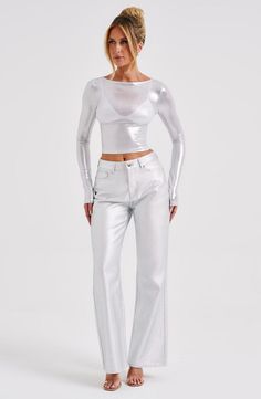 Our metallic Kyranni top oozes glamour, made from a luxe semi sheer jersey that moulds to your body figure for the dreamiest fit. The top has long sleeves, flattering high neckline and looks amazing worn over the Macy bralette with the Cassidy pants.


Colour: Silver.

Metallic semi sheer jersey.

Long sleeves.

High neck.

Moulds to body figure.

Cropped length.

Model is an XS and is wearing an XS.

 Size: XS, S, M, L, XL, XXL Homecoming Dresses Corset, White Dress Spring, Midi Dress Wedding Guest, Long Sleeve Homecoming Dresses, Coated Denim, Split Long Dress, Homecoming Dresses Long, Body Figure, Maxi Dress Sale