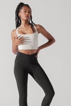 Designed to effortlessly carry you from Pilates to brunch, this crop top was made for the fashionista on-the-go.Our fav feature? The adjustable straps! Short Bra, Corset Bra, Leggings Hoodie, Bra Dress, Corset Crop Top, Skin Discoloration, Cheeky Bikinis, Long Sleeves Jacket, Black Rib