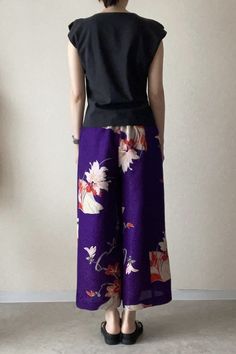 Gorgeous 100% silk Kimono pants. The silk makes them very light and comfortable to wear, and they are lined with an anti-static lining called cupra. Kimono Pants, Purple Kimono, Kimono Remake, Sewing Magazines, Wide Leg Dress Pants, Silk Kimono, Wide Pants, Japanese Kimono, Repellent