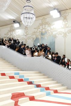 many people are taking pictures on the stairs