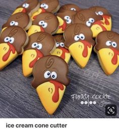 these cookies are shaped like turkeys with googly eyes