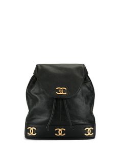 Keep your hands free and back stylish with the help of this 1992 CC backpack from Chanel Pre-Owned. Crafted from black velvet, it boasts a twist-lock fastening with iconic CC hardware. Simply timeless. Featuring a drawstring fastening, a foldover top, a signature interlocking CC logo and gold-tone hardware. Please be mindful that this piece has led a previous life, and may tell its story through minor imperfection. Chanel Backpack, Flap Backpack, Quilted Handbags, Shopping Chanel, Black Friday Promotions, Classic Bags, Black Caviar, Dolce E Gabbana, Perfect Life