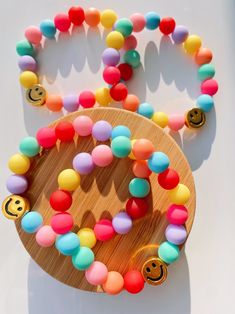 Rainbow smiley face bead bracelet ✨ Add a happy face bracelet to any outfit to give it a pop of color! These bracelets are a vibrant piece that are perfect for spring time! They make as adorable matching bracelets for you and someone special 💗 (You will receive only one bracelet, add two quantities for a matching set! 😁) Check out my other colorful styled bracelets to create your own adorable stack. - https://www.etsy.com/listing/1189462287/mushroom-bead-bracelet-colorful-bracelet?click_key=b7 Pastel Beads, Y2k Jewelry, Rainbow Jewelry, Festival Jewelry, Chunky Beads, Smiley Face, Matching Bracelets, Colorful Bracelets, Pastel Rainbow