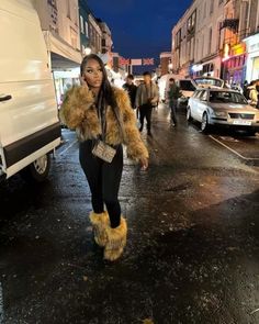 Fur Coat Outfit Baddie, Fur Boots Outfits, Outfit Ideas Shein, Fur Boots Outfit, Ig Outfits, Trip Fits, Fur Coat Outfit, Bar Outfits, Uni Fits