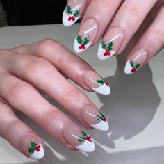 Xmas Nails Mistletoe, Christmas Nail Mistletoe, Misoltoes Nails, Simple Holly Nails, Christmas Nails With Mistletoe, Missle Toe Nails, Mistle Toe Nail Design, Mistletoe Nail Design, Misltoe Christmas Nails