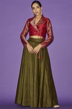 Long Green Skirt, Reuse Ideas, Brocade Jacket, Skirt And Top Dress, Brocade Skirt, Lehenga Blouse Designs, Unique Blouse Designs, Lehenga Blouse